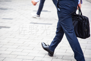 新橋駅前　歩行者