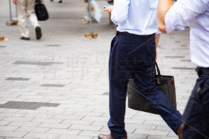 新橋駅前　歩行者