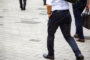 新橋駅前　歩行者