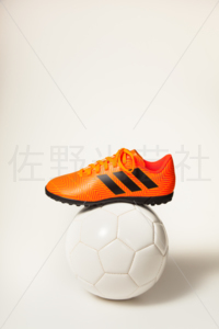 サッカーボールとサッカーシューズ