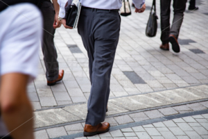 新橋駅前　歩行者