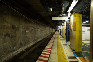 プラットホーム