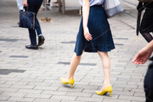 新橋駅前　歩行者