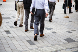 新橋駅前　歩行者
