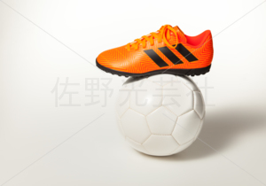 サッカーボールとサッカーシューズ