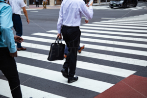新橋駅前　歩行者